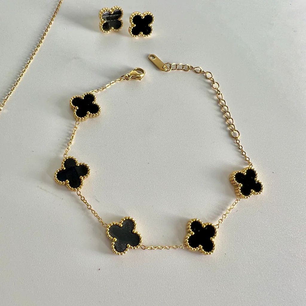 Clover Charm Bracelet (Black)